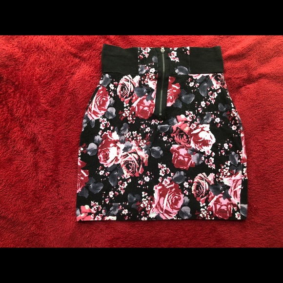 ✨🛍🎀2 Bodycon Skirts🎀🛍✨ - Picture 3 of 5